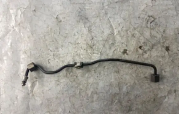 Jeep Grand Cherokee (WK) Fuel injector supply line/pipe 