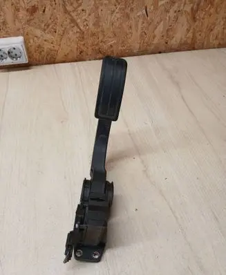 Volkswagen Polo III 6N 6N2 6NF Accelerator throttle pedal 0280752209 183200439