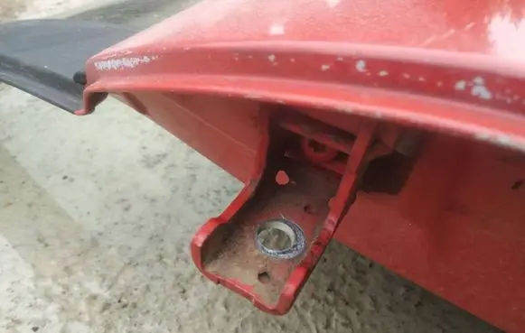 Peugeot 206 Rear door lower hinge