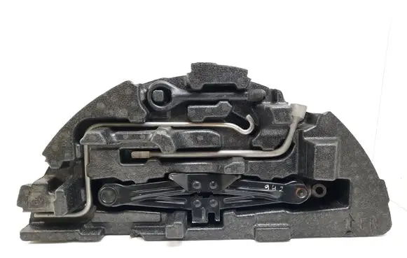 Toyota Prius+ (ZVW40) Tool set 6477747070