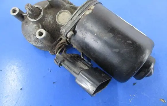 Opel Astra F Front wiper linkage and motor