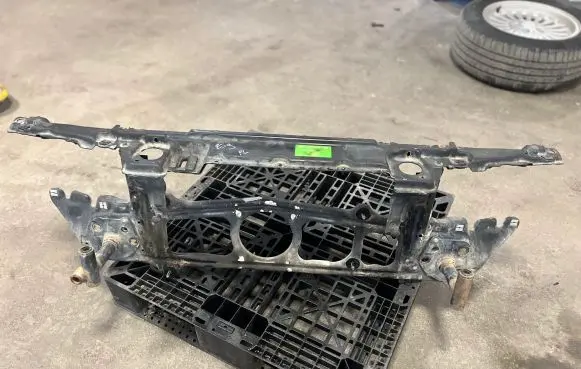 BMW 5 E39 Top upper radiator support slam panel 51718159610 8159610