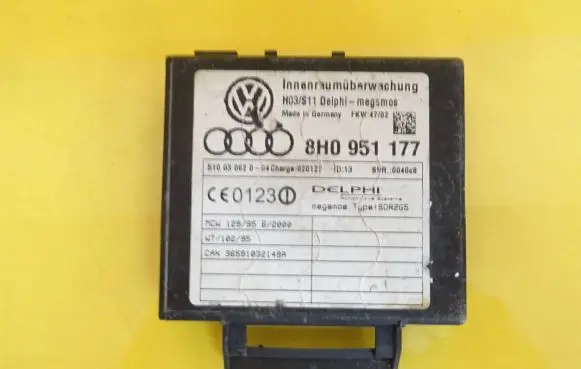 Audi A4 S4 B6 8E 8H Alarm movement detector/sensor 8H0951177