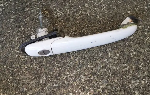 Volkswagen Polo III 6N 6N2 6NF Front door exterior handle