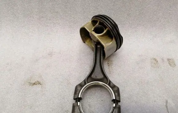 BMW M5 Piston with connecting rod 11247843237 11257556955