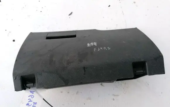 Volkswagen Touran I Glove box