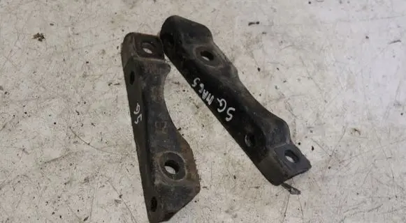 Subaru Forester SG Engine mount bracket