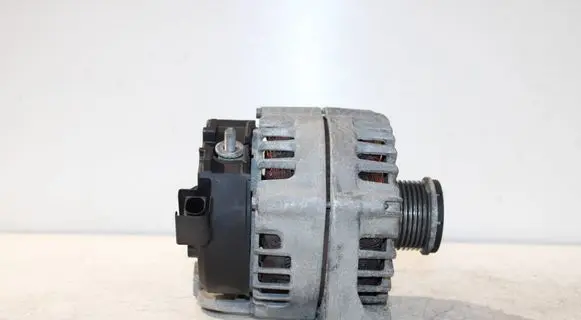 BMW 3 E90 E91 Generator/alternator 8507624