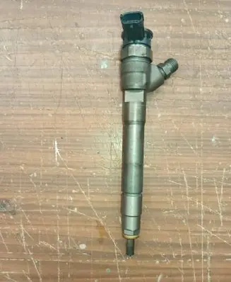 Renault Trafic III (X82) Fuel injector 0445110546