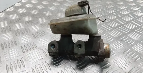 Master brake cylinder