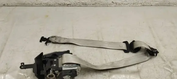 Volvo XC90 Front seatbelt 32131154