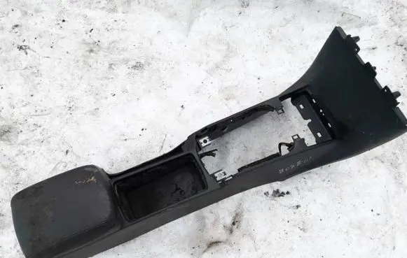 Volvo V50 Armrest 8687408
