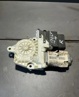 Volkswagen Golf IV Rear door window regulator motor 101389101