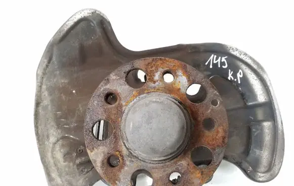 Mercedes-Benz C W204 Front wheel hub A2043320101