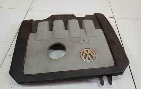 Volkswagen Touran I Engine cover (trim) 03G103925BP