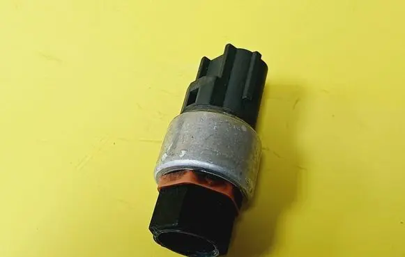 Chrysler PT Cruiser Air conditioning (A/C) pressure sensor 