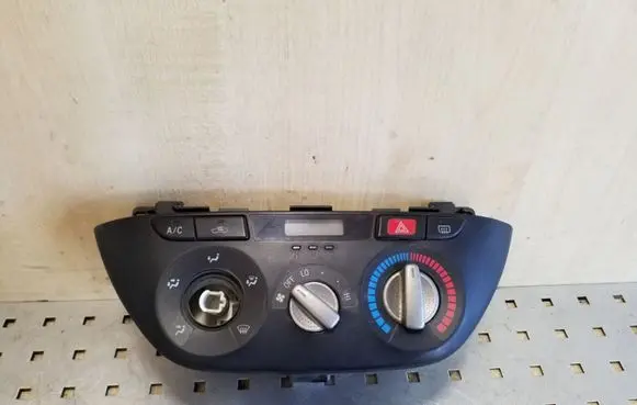 Toyota RAV 4 (XA20) Climate control unit 5590042140