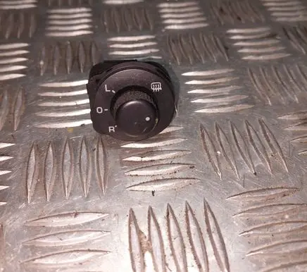Skoda Octavia Mk2 (1Z) Wing mirror switch