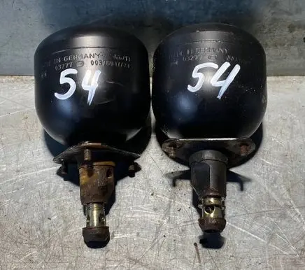 Mercedes-Benz E W124 Air suspension compressor 03277 00378017 1243200316