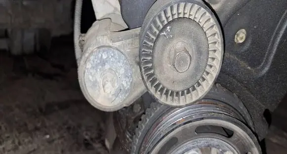 Opel Astra G Generator/alternator belt tensioner
