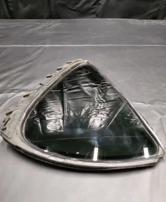 Rear vent window glass