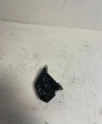 Volvo S60 Steering wheel buttons/switches 8622524