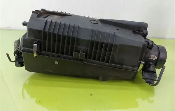 Mercedes-Benz C W203 Air filter box A6460900901