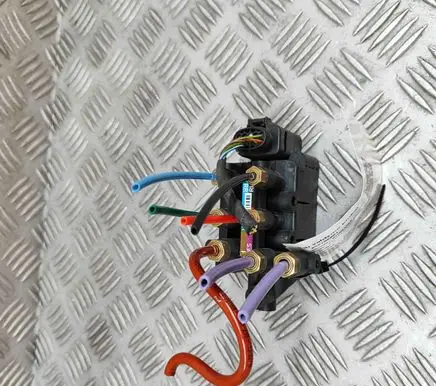 Audi e-tron Air suspension control unit module (rear) W000003284 4KE616013A