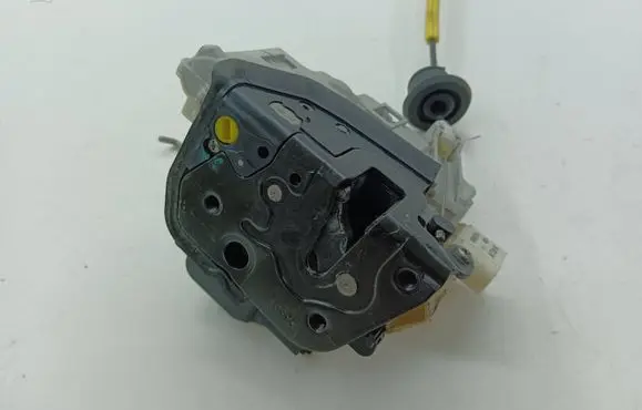 Audi A6 S6 C6 4F Rear door lock 4F0839015A