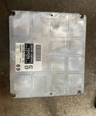 Toyota Avensis Verso Engine control unit/module MB1758006326 8966105690