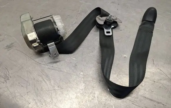 Hyundai i30 Front seatbelt 888102R900 7P2620P