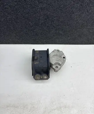 Citroen C4 I Engine mount bracket 9645530480