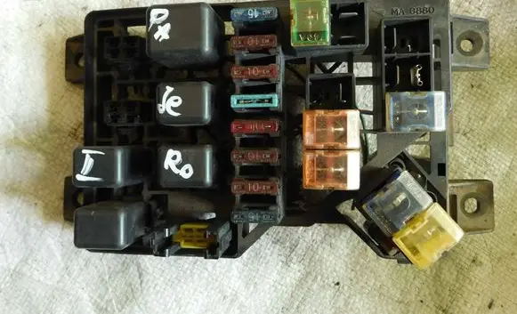 Mitsubishi Pajero Fuse box set MA6880