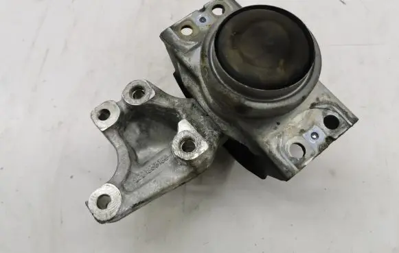 Citroen DS4 Engine mount bracket 9681855180