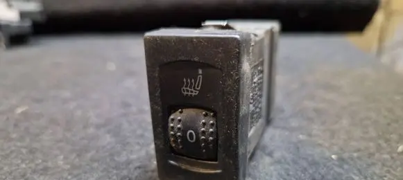 Volkswagen PASSAT B5.5 Seat heating switch 3B0963563D