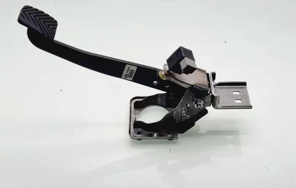 KIA Sorento Brake pedal