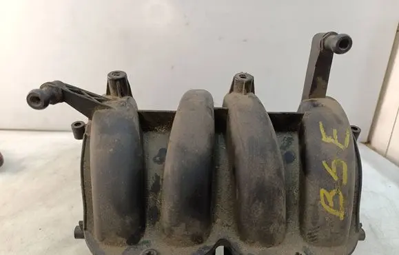 Volkswagen Golf Plus Intake manifold 06A13320 30130100
