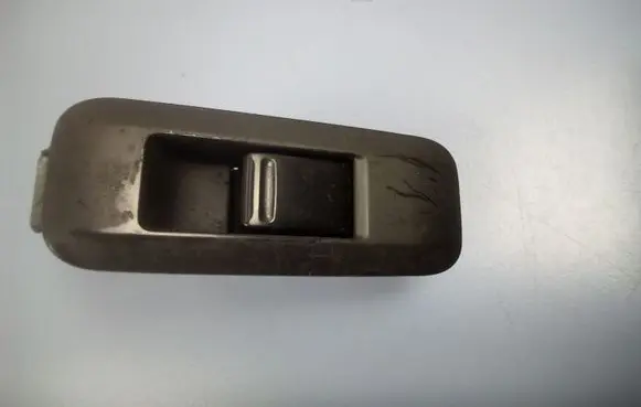 Nissan Primera Electric window control switch 25411AV600 C8DD705N