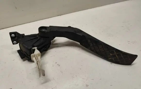 Volkswagen Touareg I Accelerator throttle pedal 7L6721507 6PV00777025