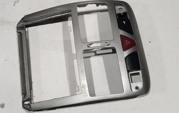 Peugeot 307 Radio/GPS head unit trim M33906