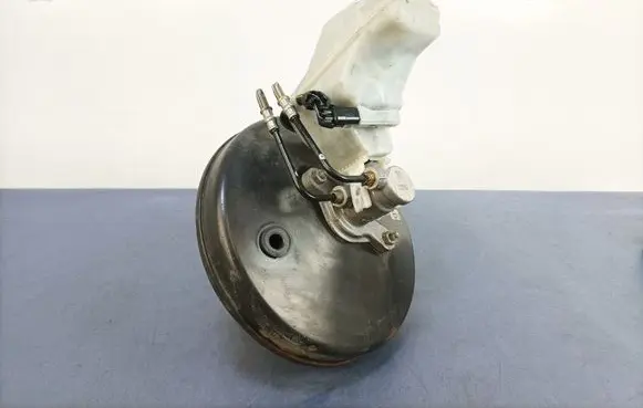 Opel Corsa D Brake booster 55701941