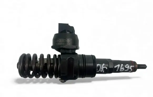 Volkswagen Caddy Fuel injector 038130073BN