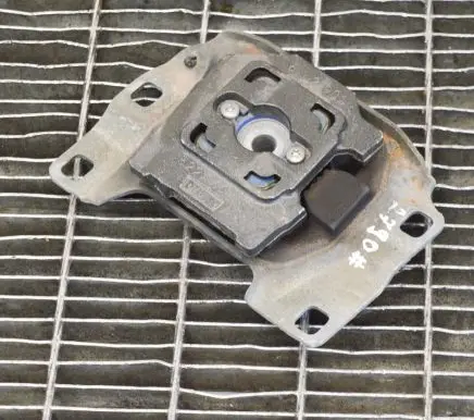 Ford Focus Engine mount bracket 322A69