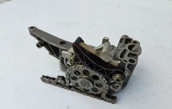 Mercedes-Benz C AMG W205 Oil pump R2781810601