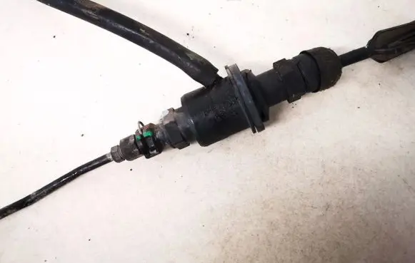Renault Laguna III Clutch master cylinder 306100001r