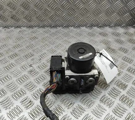Jaguar XJ X350 ABS Pump 7W932C405AB