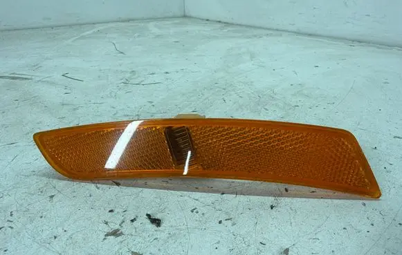 Chevrolet Camaro Front reflector 23169181
