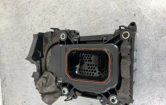 Volkswagen Golf V Intake resonator 03C145650B