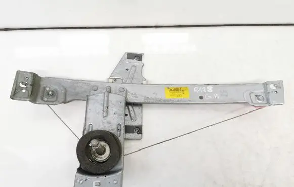 Rear door manual window regulator