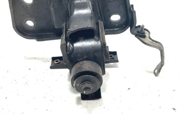 Toyota RAV 4 (XA30) Gearbox mount